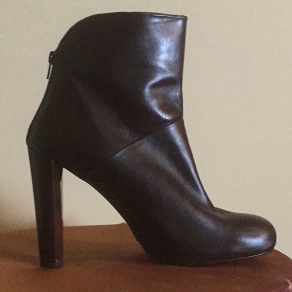 Stuart Weitzman Short Boot - Picture 3 of 8